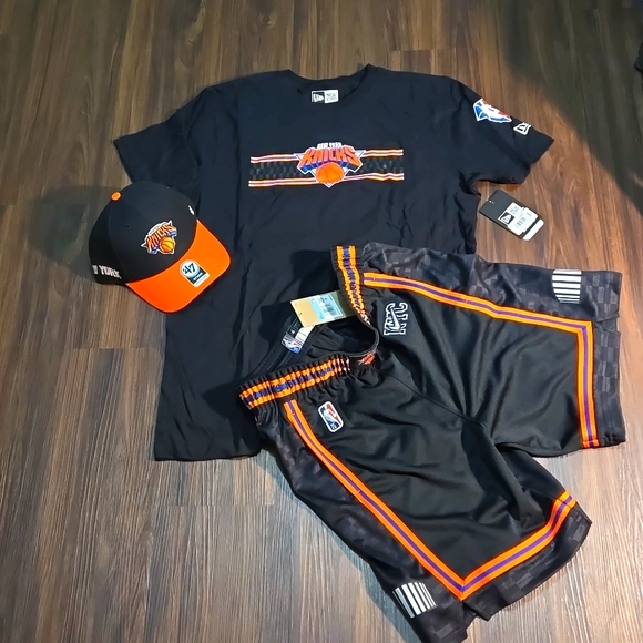 NWT New York Knicks T-Shirt,Cap and Basketball Shorts Set - Mens - Picture 1 of 6